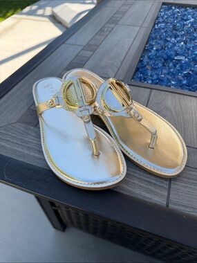 DKNY Metallic Gold Thong Sandals with Logo Medallion Size 9M